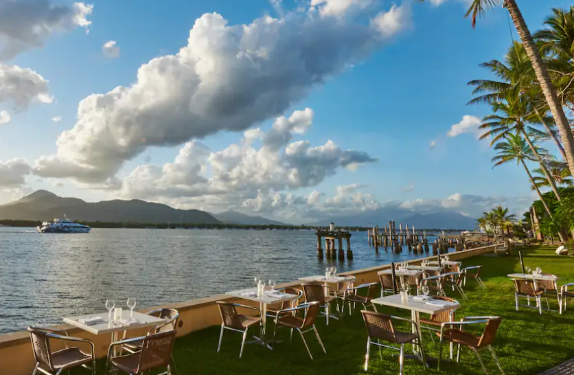 Cairns (F)